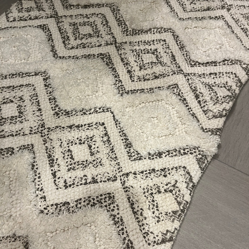 Boho Geometric Cotton Tassel Rug Grey and White 38x21” - Picture 4 of 4